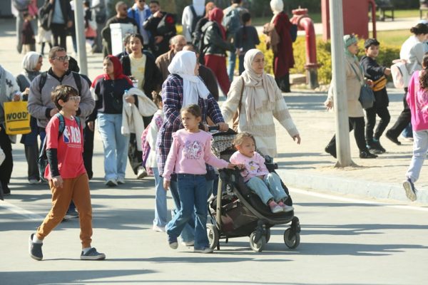 إقبال جماهيري كبير في اليوم الثالث لمعرض القاهرة الدولي للكتاب 2025 - 3 - سيناء الإخبارية