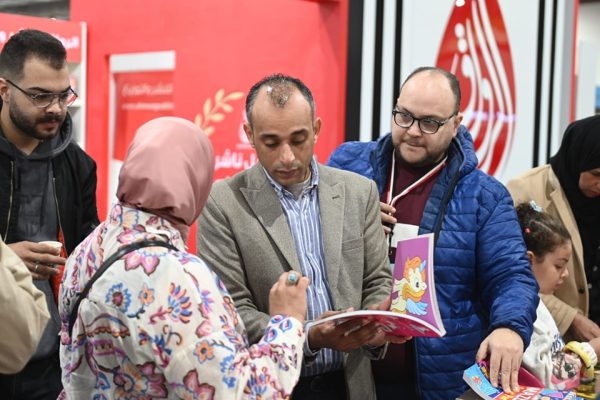 إقبال جماهيري كبير في اليوم الثالث لمعرض القاهرة الدولي للكتاب 2025 - 21 - سيناء الإخبارية
