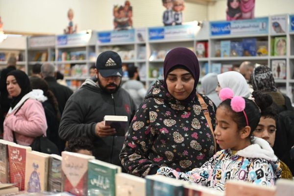 إقبال جماهيري كبير في اليوم الثالث لمعرض القاهرة الدولي للكتاب 2025 - 19 - سيناء الإخبارية