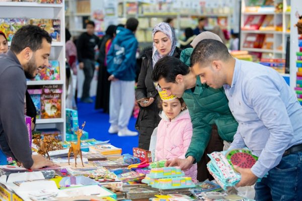 إقبال جماهيري كبير في اليوم الثالث لمعرض القاهرة الدولي للكتاب 2025 - 15 - سيناء الإخبارية