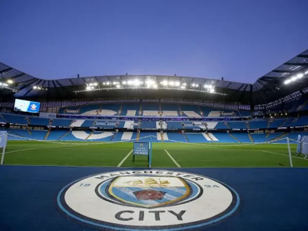 مانشستر سيتي يفاجئ أسرة عمر مرموش بجولة خاصة في ملعب الاتحاد - 1 - سيناء الإخبارية