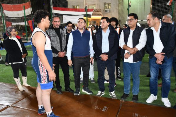 وزير الشباب والرياضة يفتتح ملعبًا خماسيًا بشرم الشيخ ويتفقد مشروعات رياضية متنوعة - 5 - سيناء الإخبارية