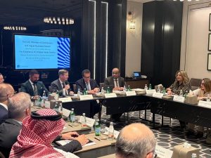 وزير الصحة: الدولة المصرية تعمل على جذب المزيد من الاستثمارات في مجال الرعاية الصحية - 3 - سيناء الإخبارية