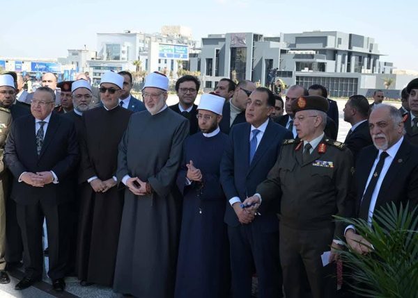 مدبولي يفتتح منارة "العلي العظيم".. المسجد الجامع يتسع لـ5000 مصلٍّ ويضم 3 قاعات للمناسبات و5 عيادات طبية - 19 - سيناء الإخبارية