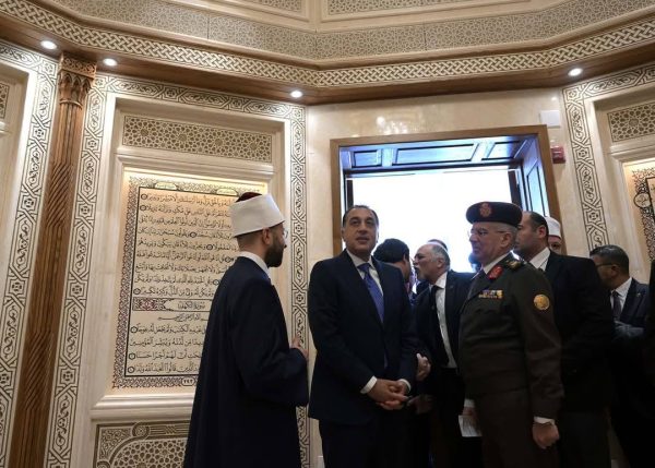 مدبولي يفتتح منارة "العلي العظيم".. المسجد الجامع يتسع لـ5000 مصلٍّ ويضم 3 قاعات للمناسبات و5 عيادات طبية - 13 - سيناء الإخبارية
