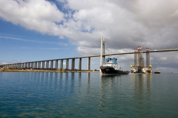 عبور الحفار الضخم ADMARINE260 في قناة السويس بعد عملية معقدة استغرقت 22 ساعة - 11 - سيناء الإخبارية