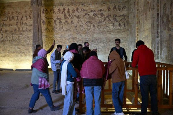 140 شابا من المحافظات الحدودية في رحلة أثرية بالمنيا.. 39 مقبرة تحكي تاريخ الدولة الوسطى - 9 - سيناء الإخبارية