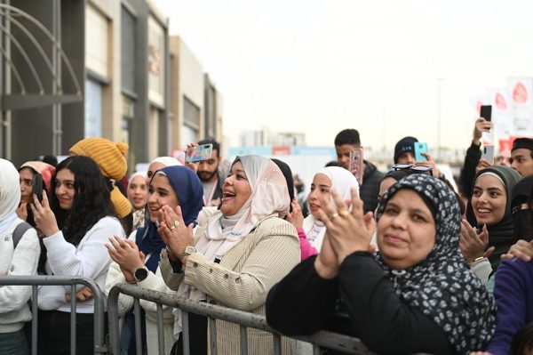 جمهور معرض القاهرة الدولي للكتاب الـ56 يتفاعل بحماس مع الفعاليات الفنية - 3 - سيناء الإخبارية