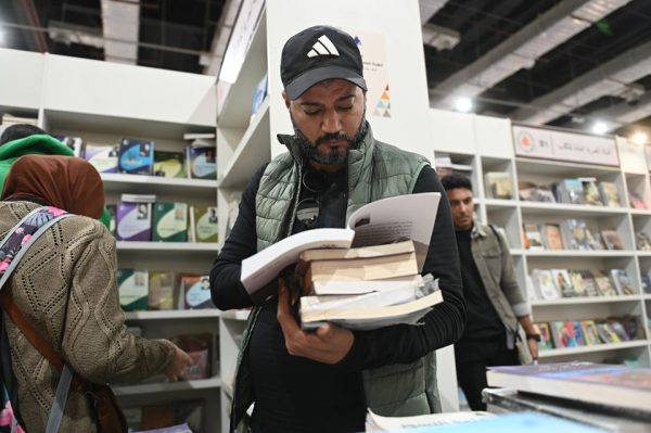متعة التصفح لا تنتهي.. صور ترصد آخر أيام معرض القاهرة للكتاب الـ56 - 17 - سيناء الإخبارية