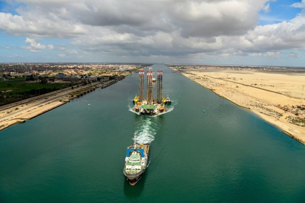 عبور الحفار الضخم ADMARINE260 في قناة السويس بعد عملية معقدة استغرقت 22 ساعة - 7 - سيناء الإخبارية