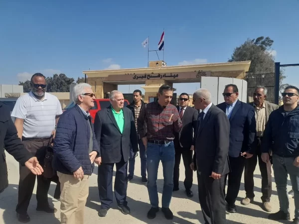 محافظ شمال سيناء يستقبل وفدًا أمريكيا وسفير كندا لمتابعة الأوضاع الإنسانية في معبر رفح - 3 - سيناء الإخبارية