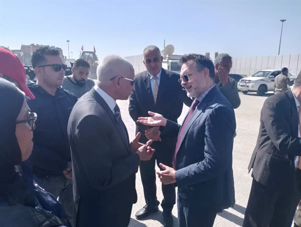محافظ شمال سيناء يستقبل وفدًا أمريكيا وسفير كندا لمتابعة الأوضاع الإنسانية في معبر رفح - 1 - سيناء الإخبارية