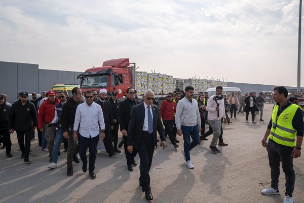 مصر تواصل إرسال المساعدات الإنسانية إلى غزة من خلال معبر رفح - 3 - سيناء الإخبارية