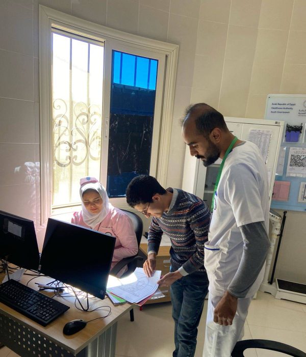 فريق إشراف الرعاية الصحية بجنوب سيناء يتفقد مركز طب أسرة الرويسات بشرم الشيخ - 1 - سيناء الإخبارية