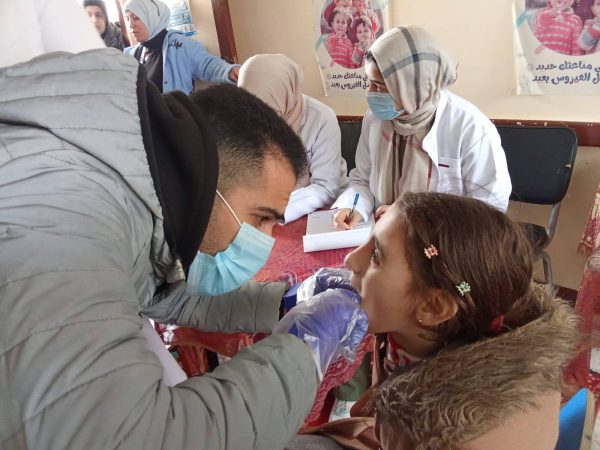 قافلة من كلية الطب بجامعة سيناء تقدم العلاج لطلاب مدرسة الشهيد أحمد عبد العزيز - 9 - سيناء الإخبارية