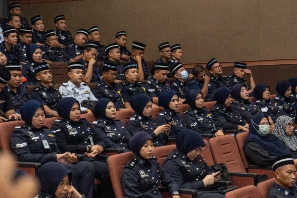 وزير الأوقاف يزور أكاديمية الشرطة الملكية الماليزية ويؤكد: حماية الأوطان قُربة عظيمة إلى الله - 11 - سيناء الإخبارية