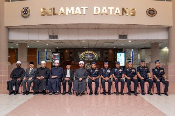 وزير الأوقاف يزور أكاديمية الشرطة الملكية الماليزية ويؤكد: حماية الأوطان قُربة عظيمة إلى الله - 5 - سيناء الإخبارية
