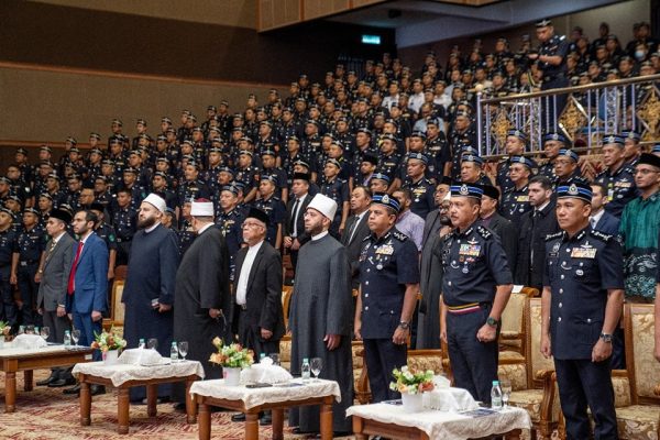 وزير الأوقاف يزور أكاديمية الشرطة الملكية الماليزية ويؤكد: حماية الأوطان قُربة عظيمة إلى الله - 9 - سيناء الإخبارية