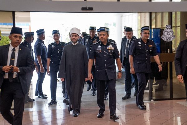 وزير الأوقاف يزور أكاديمية الشرطة الملكية الماليزية ويؤكد: حماية الأوطان قُربة عظيمة إلى الله - 1 - سيناء الإخبارية