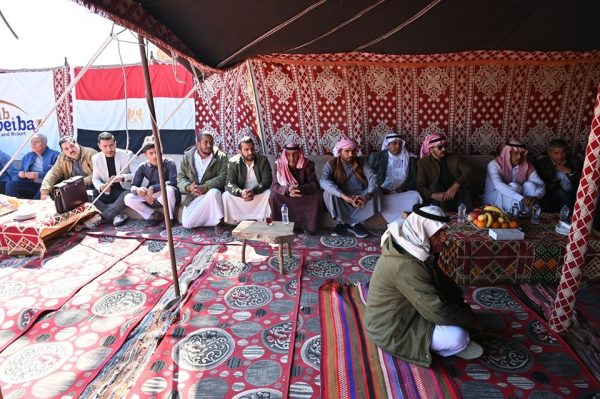 محافظ جنوب سيناء يتفقد مشروعات حيوية في نويبع ويستعرض خطط التنمية مع شيوخ العواقل - 29 - سيناء الإخبارية