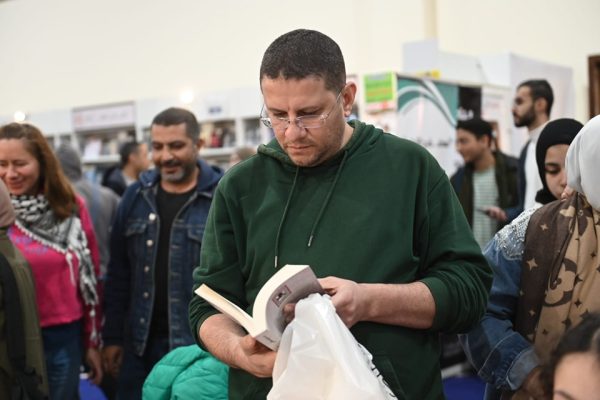 متعة التصفح لا تنتهي.. صور ترصد آخر أيام معرض القاهرة للكتاب الـ56 - 13 - سيناء الإخبارية