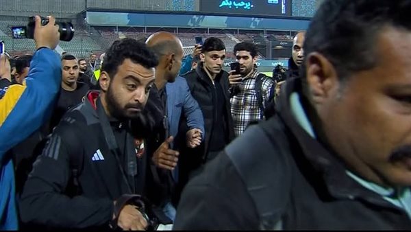 أشرف بن شرقي.. استقبال حافل من جماهير الأهلي بملعب السلام | صور - 1 - سيناء الإخبارية