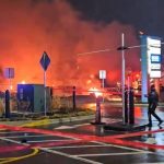 للمرة الثانية.. تحطم طائرة في مدينة فيلادلفيا يتسبب في حرائق بالمنازل والسيارات المجاورة - 3 - سيناء الإخبارية