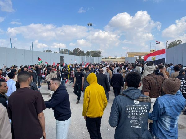 جمعة رفض التهجير.. آلاف المصريين يحتشدون أمام معبر رفح | صور - 11 - سيناء الإخبارية