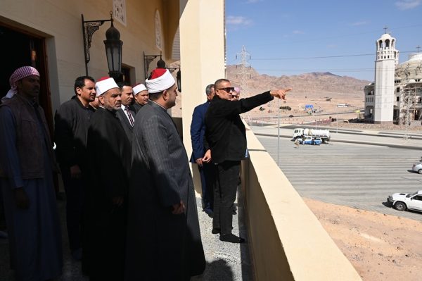 محافظ جنوب سيناء يتفقد مشروعات حيوية في نويبع ويستعرض خطط التنمية مع شيوخ العواقل - 21 - سيناء الإخبارية