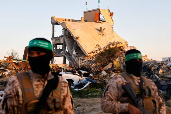 حماس تسلم 3 إسرائيليين للصليب الأحمر في خان يونس ضمن صفقة التبادل - 1 - سيناء الإخبارية