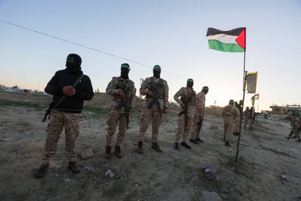 حماس تسلم 3 إسرائيليين للصليب الأحمر في خان يونس ضمن صفقة التبادل - 3 - سيناء الإخبارية