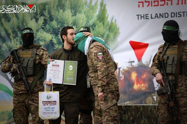 استعراض حماس.. أسباب تعطيل نتنياهو تنفيذ اتفاق تبادل الأسرى مع الفصائل الفلسطينية - 3 - سيناء الإخبارية