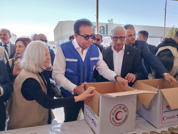 محافظ شمال سيناء ووفد وزاري يتفقدون المخازن اللوجستية التابعة للهلال الأحمر المصري بالعريش - 7 - سيناء الإخبارية