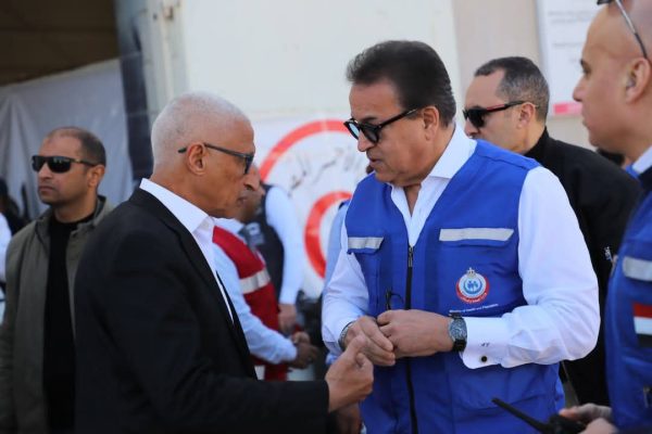 محافظ شمال سيناء ووفد وزاري يتفقدون المخازن اللوجستية التابعة للهلال الأحمر المصري بالعريش - 3 - سيناء الإخبارية