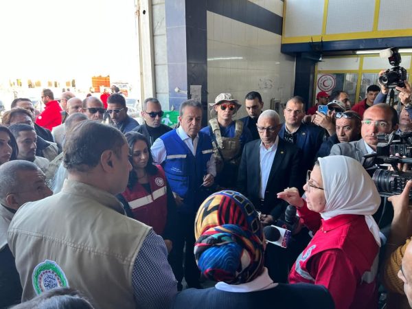 محافظ شمال سيناء ووفد وزاري يتفقدون المخازن اللوجستية التابعة للهلال الأحمر المصري بالعريش - 1 - سيناء الإخبارية