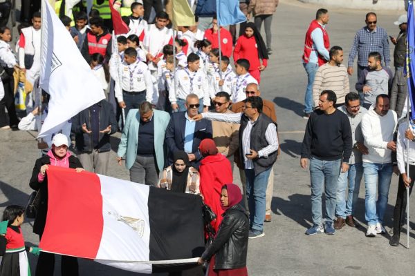 أكبر قافلة مساعدات غذائية تنطلق من جنوب سيناء عبر معبر رفح لأهالي غزة.. صور - 11 - سيناء الإخبارية