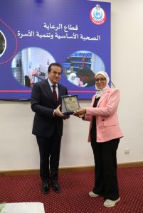 وزير الصحة يكرم مديري وحدات الرعاية الأساسية الحاصلة على اعتماد الهيئة العامة للاعتماد والرقابة الصحية - 5 - سيناء الإخبارية