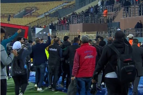 أشرف بن شرقي.. استقبال حافل من جماهير الأهلي بملعب السلام | صور - 7 - سيناء الإخبارية
