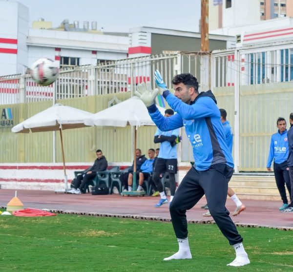 أحمد سيد زيزو يظهر في مركز حراسة المرمى خلال مران الزمالك - 7 - سيناء الإخبارية
