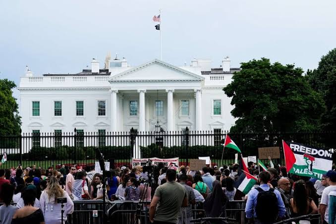 احتجاجات حاشدة في واشنطن ضد خطة ترامب لتهجير الفلسطينيين والاستيلاء على غزة - 1 - سيناء الإخبارية