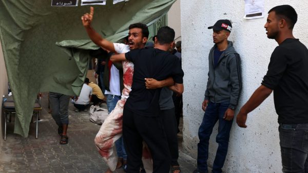 بين مطرقة الموت وسندان الحصار.. شهادات أطباء غزة من قلب معركة إنقاذ حياة أهالي القطاع - 3 - سيناء الإخبارية