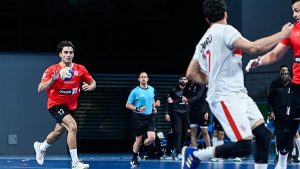 الأهلي يتقدم علي الزمالك بنتيجة 14-13 بالشوط الأول بدوري المحترفين لكرة اليد - 1 - سيناء الإخبارية