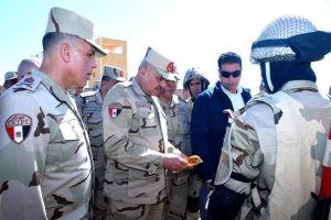 الفريق أحمد خليفة يتفقد إجراءات التأمين على الحدود مع ليبيا ومنفذ السلوم الحدودي - 1 - سيناء الإخبارية