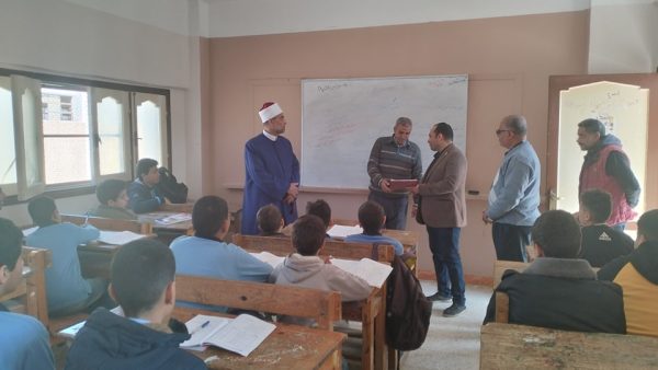 رئيس الإدارة المركزية لمنطقة شمال سيناء الأزهرية يتابع انتظام الدراسة بمعهد بنين العريش الإعدادي - 7 - سيناء الإخبارية