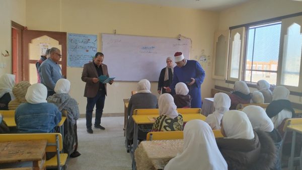 رئيس الإدارة المركزية لمنطقة شمال سيناء الأزهرية يتابع انتظام الدراسة بمعهد بنين العريش الإعدادي - 5 - سيناء الإخبارية