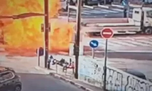 انفجار هائل يهز جنوب تل أبيب جراء اشتعال النار في شاحنة سحب على متنها دراجة نارية - 1 - سيناء الإخبارية