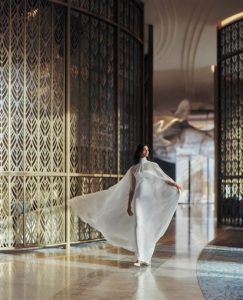 تارا عماد تشارك متابعيها بأحدث جلسة تصوير لها بفستان أبيض أنيق - 17 - سيناء الإخبارية
