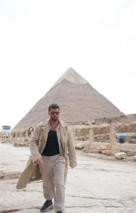 جان يامان يقوم بجولة بالأهرامات لتصوير حملة دعائية لصالح إحدى شركات المواد الغذائية - 1 - سيناء الإخبارية