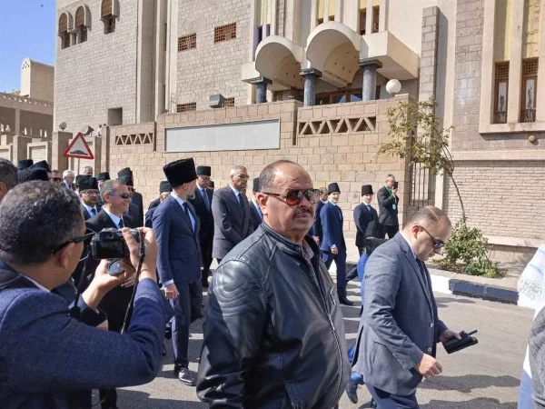 أسوان تُشيّع الإمام الـ 49 للطائفة الإسماعيلية.. جنازة مهيبة للأمير كريم الحسيني أغاخان - 7 - سيناء الإخبارية