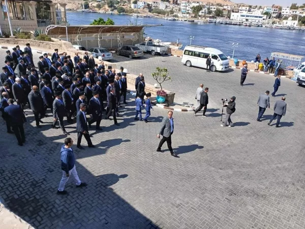 أسوان تُشيّع الإمام الـ 49 للطائفة الإسماعيلية.. جنازة مهيبة للأمير كريم الحسيني أغاخان - 5 - سيناء الإخبارية